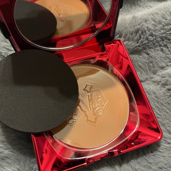 KVD 200 Deep Lock-It Powder Foundation - Picture 2 of 6